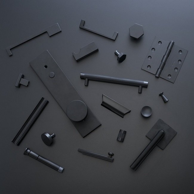 Cabinet door catch hardware